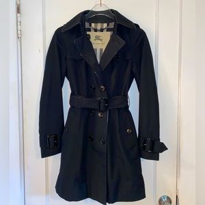BURBERRY ✨ Chelsea Mid-Length Trench Coat with Patent Leather Trim, Size: 2